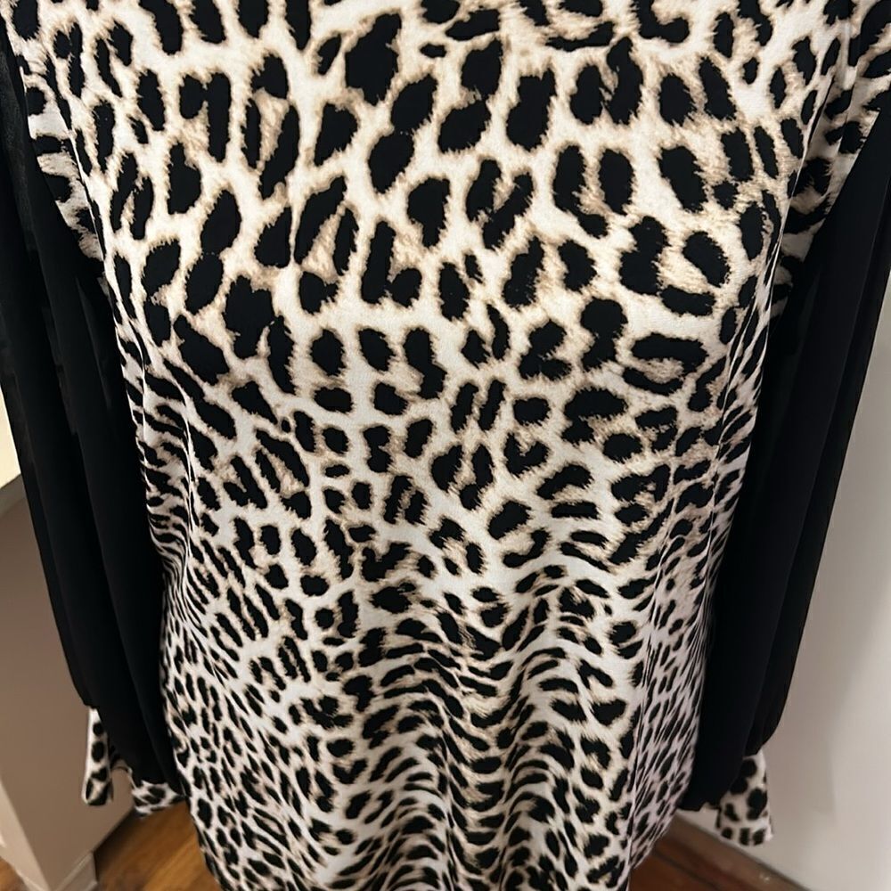 Vince Camuto animal print long black sheer sleeve blouse Size L EUC - Picture 5 of 11